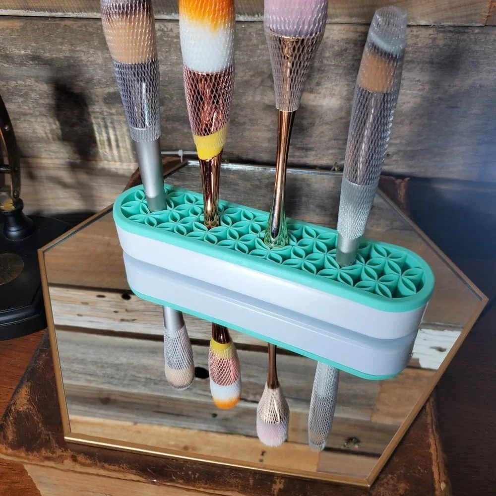 Makeup Brush Organizer- Green -Flexible-Portable-Silicone